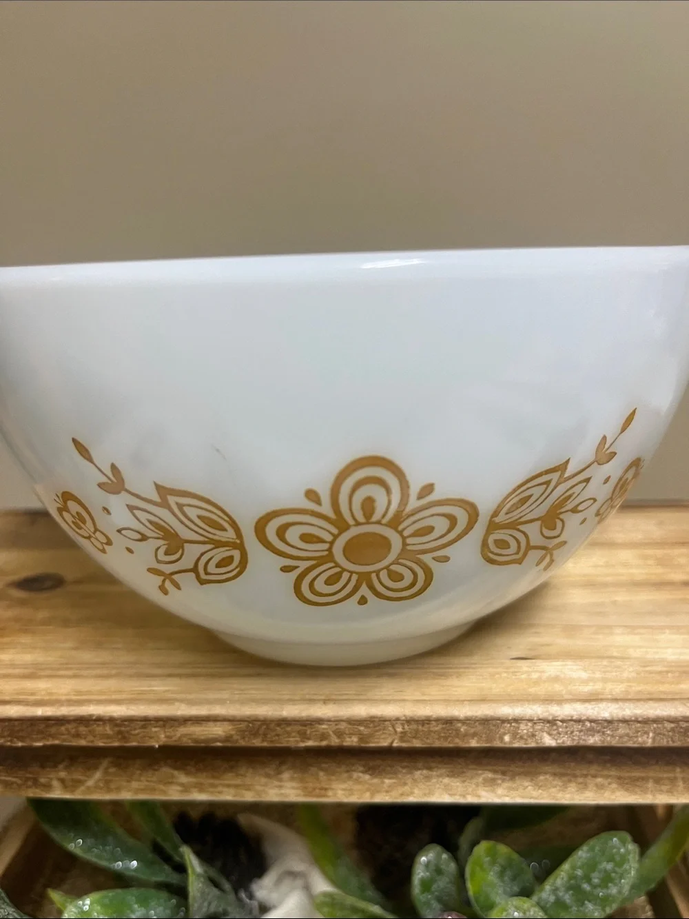Pyrex 441 Butterfly Gold 1.5 pt mixing Bowl in good condition